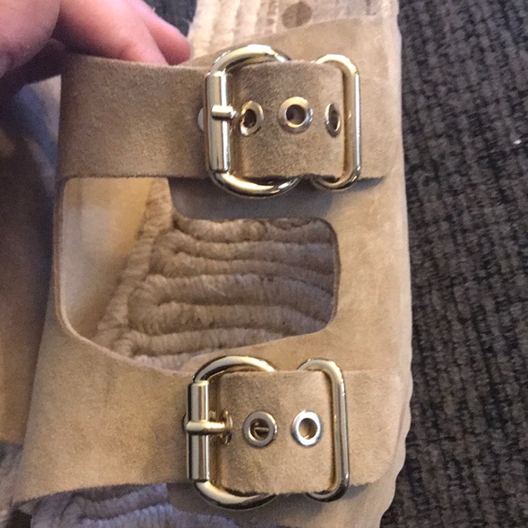 Sandals - Picture 3 of 4